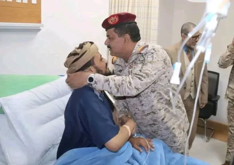 اللواء الخامس يعود إلى الواجهة: العميد الركن عدنان القميشي يظهر علنًا بعد نجاته من محاولة اغتيال في تعز